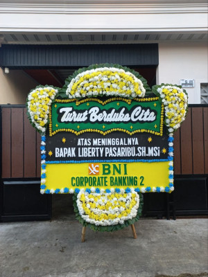 Papan Bunga Duka di Pulau Leti