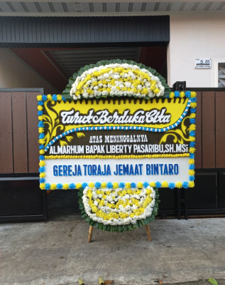 Papan Bunga Duka di Pulau Leti