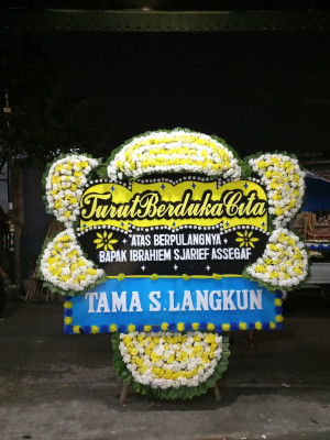 Papan Bunga Duka di Pulau Leti