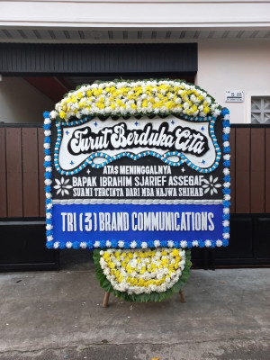Papan Bunga Duka di Pulau Leti